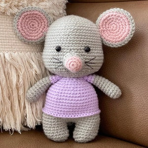 mouse doll, hand-knit crochet amigurumi