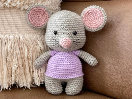 mouse doll, hand-knit crochet amigurumi