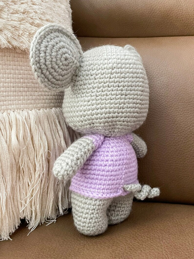 mouse doll, hand-knit crochet amigurumi