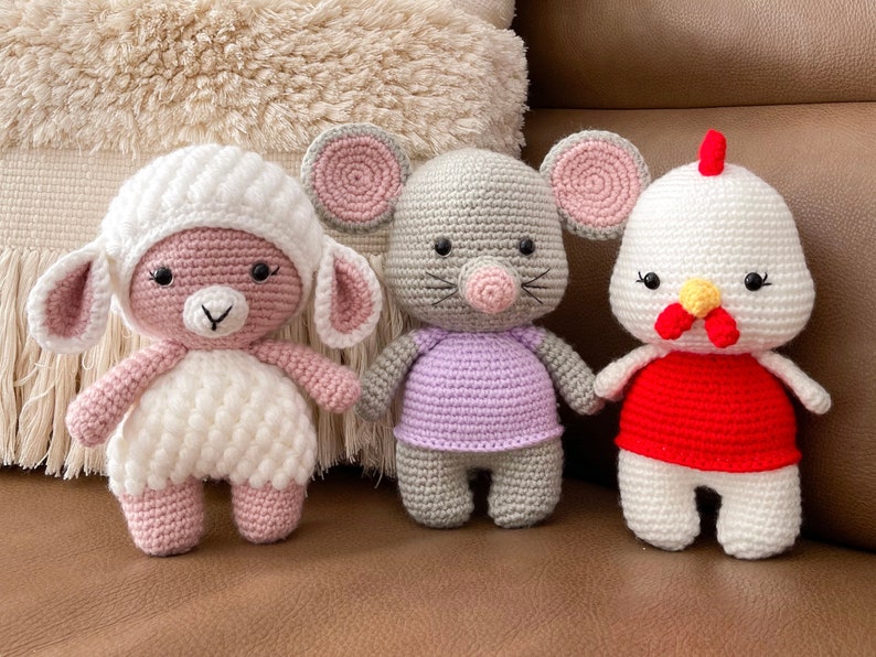 mouse doll, hand-knit crochet amigurumi